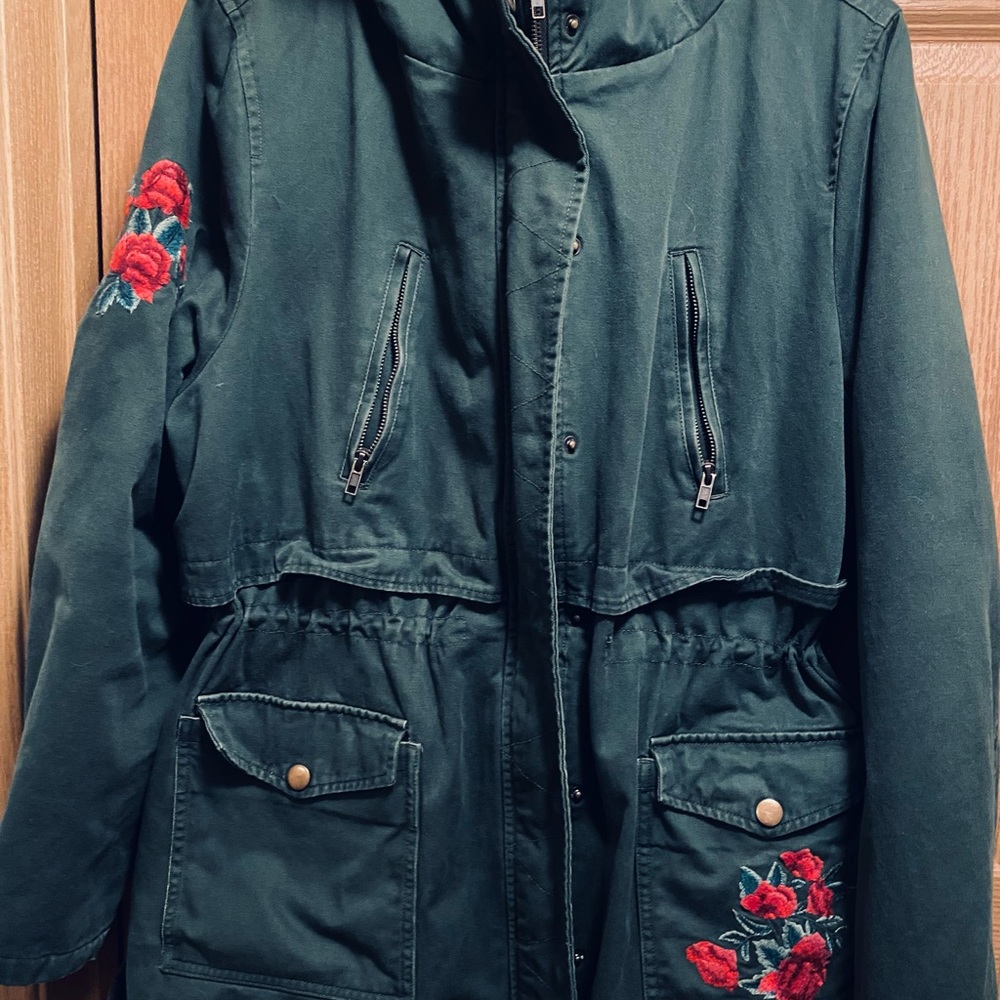 VGUC Torrid plus size SZ 2 lined winter jacket rose embroidered